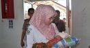 Bayi Siapa Ini? Terbungkus Jilbab di Pos Ronda - JPNN.com