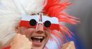 Lihat Foto-foto Kemeriahan Fans Jelang Laga Polandia vs Portugal - JPNN.com