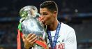 Simak Ungkapan Emosional Cristiano Ronaldo Usai Angkat Trofi Euro 2016 - JPNN.com