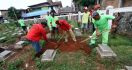 Terduga Teroris Dikubur Malam, Ratusan Pelayat Datang, Entah dari Mana - JPNN.com