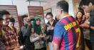 Dahlan Pimpin Rapat Dengan Kaos Barca Nomor 7 - JPNN.com