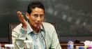 So Sweet, Sandiaga Petik Gitar Dendangkan Munajat Cinta - JPNN.com