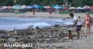 Pantai Kuta Mulai Kena Limpahan Sampah Kiriman - JPNN.com