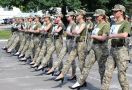 Sepatu Hak Tinggi untuk Tentara Perempuan Menuai Kecaman, Ukraina Kelabakan - JPNN.com