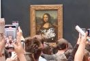 Menyamar Jadi Nenek, Seorang Pria Berusaha Rusak Lukisan Mona Lisa, Apa Motifnya? - JPNN.com