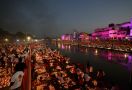 Foto Kemeriahan Perayaan Festival Diwali di India dengan Jutaan Cahaya - JPNN.com