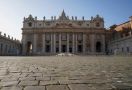 Dunia Hari Ini: Seorang Pria Ditangkap karena Menerobos Gerbang Vatikan - JPNN.com