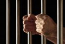 Masuk Penjara, Politikus Itu Terpaksa Tidur di Atas Lemari - JPNN.com