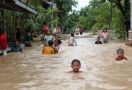 Banjir Melanda, Resepsi Nikah Bubar - JPNN.com