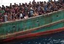 Astaga, Pengungsi Rohingya Tewas Berebut Bantuan Makanan - JPNN.com