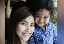 Anak Ayu Ting Ting Sadar Nggak Punya Papa - JPNN.com
