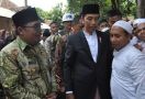 Gelak Tawa Presiden Jokowi dan Para Santri - JPNN.com
