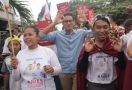 Kampanye di Cengkareng, Bang Sandi Dicipok Ibu-Ibu - JPNN.com