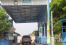 Begini Sopir Beri Pungli untuk Petugas Jembatan Timbang - JPNN.com