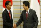 Bicarakan Wabah Virus Corona, PM Jepang Beri Hormat ke Presiden Jokowi - JPNN.com