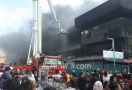 Api di Pasar Senen Belum Padam - JPNN.com