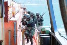 Prajurit TNI AL Bergerak Cepat Lumpuhkan Pembajak Kapal - JPNN.com