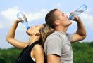 5 Manfaat Minum Air Mineral bagi Kesehatan Tubuh - JPNN.com