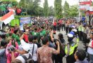 Ribuan Massa Akang Tolak FPI dan HTI di Ngawi - JPNN.com