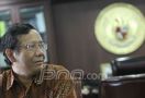 Sambangi KPK, Mahfud Bantah Bahas Patrialis Akbar - JPNN.com