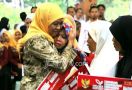 Menteri Khofifah Salurkan BPNT Pertama di Surabaya - JPNN.com
