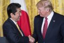 Keanehan saat Donald Trump dan Shinzo Abe Konpers - JPNN.com