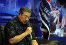 Ziarah di TMPNU Kalibata, SBY: Ini Kain Batik Pilihan Bu Ani - JPNN.com