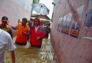 Kunjungi Wilayah Banjir, Anies Tak Lupa Sindir Ahok - JPNN.com