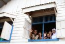 Mensos Serahkan 45 Rumah untuk Warga Dayak di Tabalong - JPNN.com