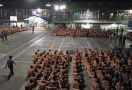 Aduh! Ratusan Tahanan Dipaksa Telanjang - JPNN.com