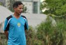 Diserang Pelatih PBFC, Djanur 'Seret' Pelatih Persebaya - JPNN.com