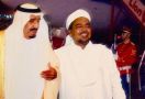 Ada Foto Habib Rizieq Jalan Bareng Raja Salman, tapi... - JPNN.com