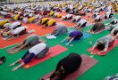 Yoga Bisa Membantu Menurunkan Berat Badan, Terutama.. - JPNN.com