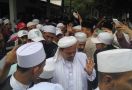Pemakaman Jenazah Kiai Hasyim, Doa oleh Habib Rizieq - JPNN.com