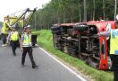 Nahas, Bus Pariwisata Terguling, 5 WN Malaysia Terluka - JPNN.com