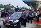 Sambil Teriak, Guru Honor Ini Berlari Kejar Pak Jokowi - JPNN.com