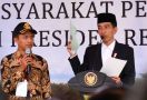 Warga Jakarta Utara Terima Sertifikat dari Jokowi - JPNN.com