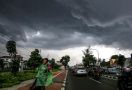 Awas! Ada Hujan Lebat Disertai Petir dan Angin selama 5 Hari - JPNN.com