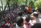 Ribuan Warga dari 6 Kelurahan Demo PN Padang - JPNN.com