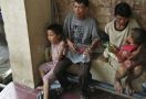 Ibu 11 Anak Bakar Rumahnya, Suami Dikejar Pakai Parang - JPNN.com