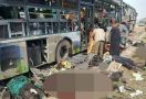 Bom Bunuh Diri Hantam Bus Pengungsi, 100 Orang Tewas - JPNN.com