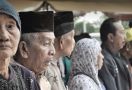 Ribuan Warga Tanah Tinggi Mendapat Kartu Lansia Jakarta - JPNN.com