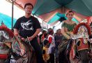 Demi Cinta, Pria Kaya Taiwan Rela Disunat, Diarak Naik Kuda di Cirebon - JPNN.com