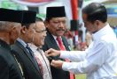 Bupati Anas Terima Satya Lencana Wirakarya dari Jokowi - JPNN.com