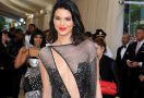 Kendall Jenner dengan Dress Supertipis yang Memesona - JPNN.com