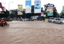 Banjir Melanda Batam, Banyak Kendaraan Mogok di Jalan - JPNN.com