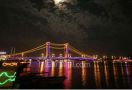 Gubrak! Pilar Jembatan Ampera Retak Ditabrak Tongkang Bermuatan Batubara - JPNN.com