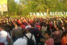 Aksi 1.000 Lilin Tegang, Digeruduk Penolak, Massa Kocar-kacir - JPNN.com