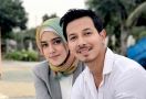 Fairuz-Sonny Pilih Pergi Umrah Sambil Bulan Madu - JPNN.com