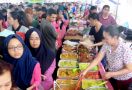 Rela Terbang dari Inggris untuk Menikmati Kuliner Ramadan di Batam - JPNN.com
